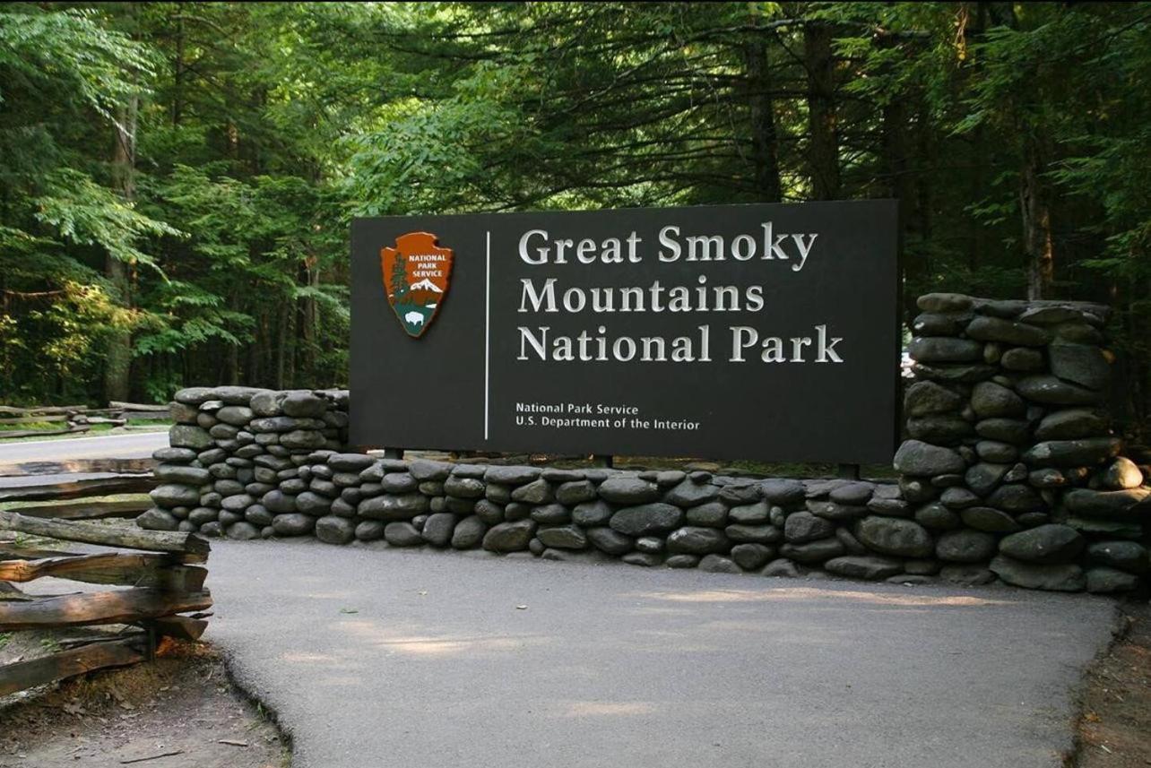 Tucked Away Cabin Pigeon Forge Εξωτερικό φωτογραφία