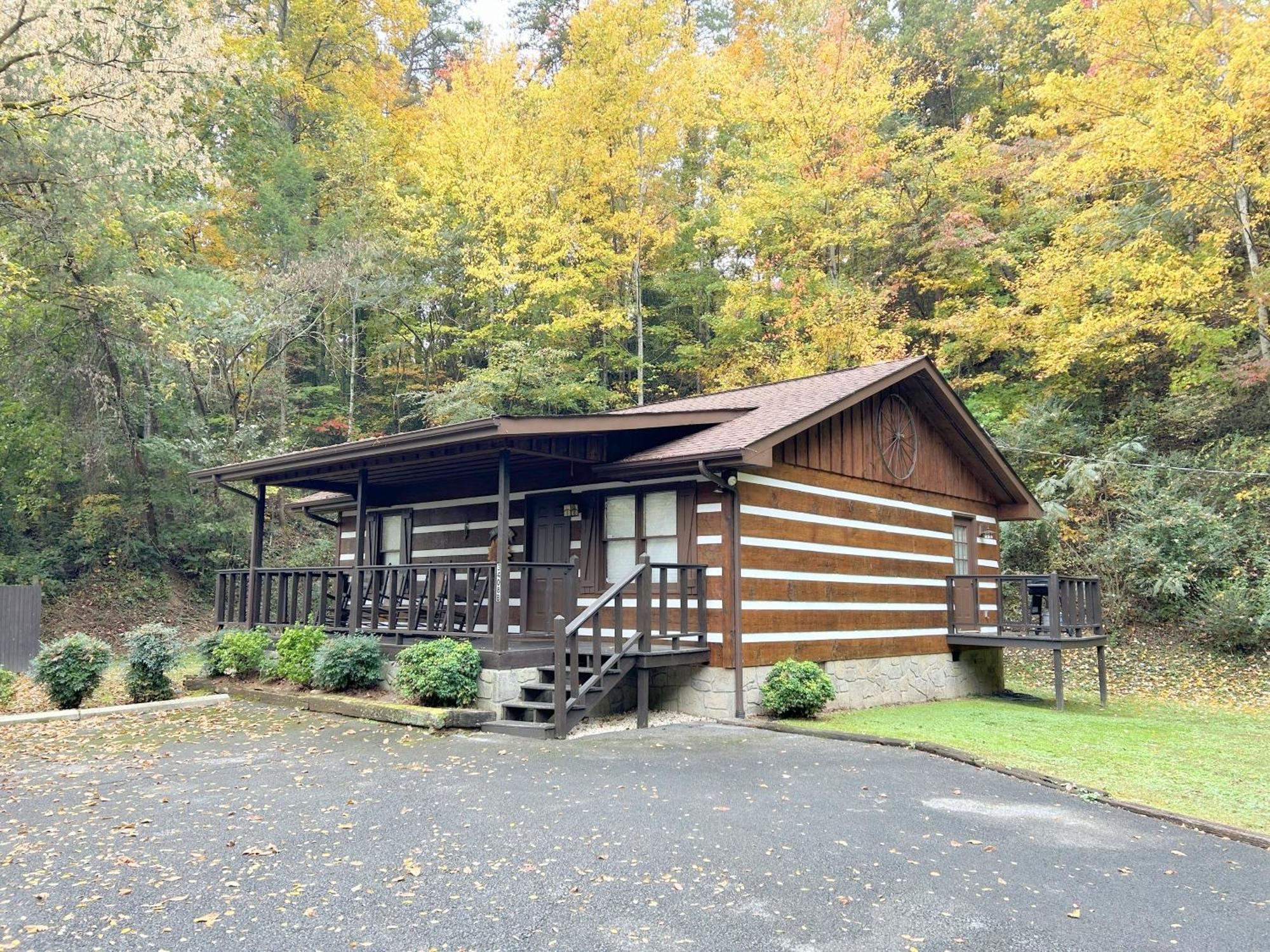 Tucked Away Cabin Pigeon Forge Εξωτερικό φωτογραφία