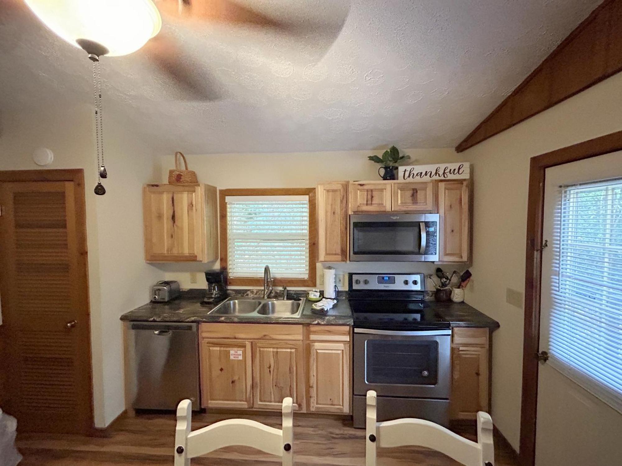 Tucked Away Cabin Pigeon Forge Εξωτερικό φωτογραφία