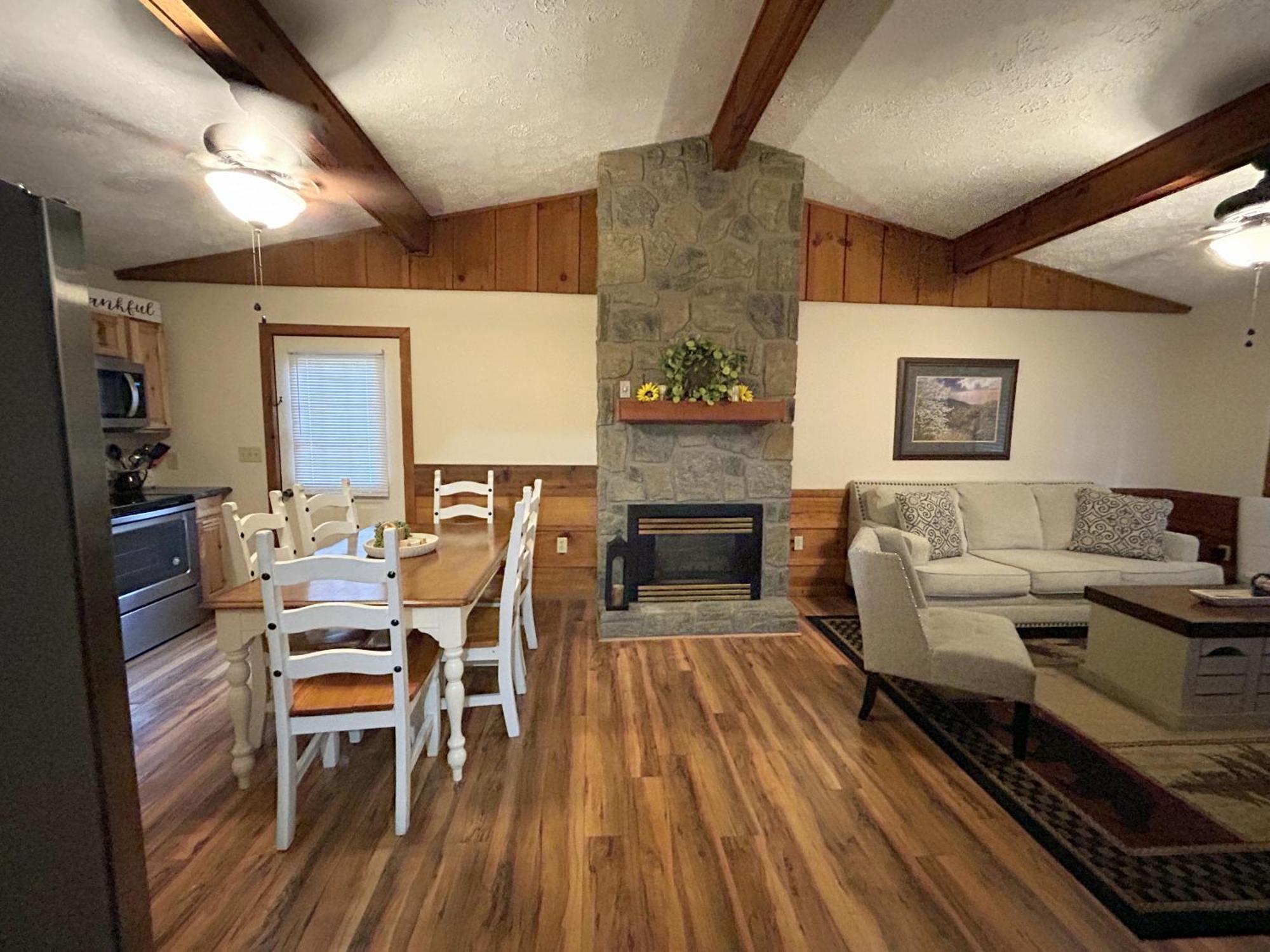 Tucked Away Cabin Pigeon Forge Εξωτερικό φωτογραφία