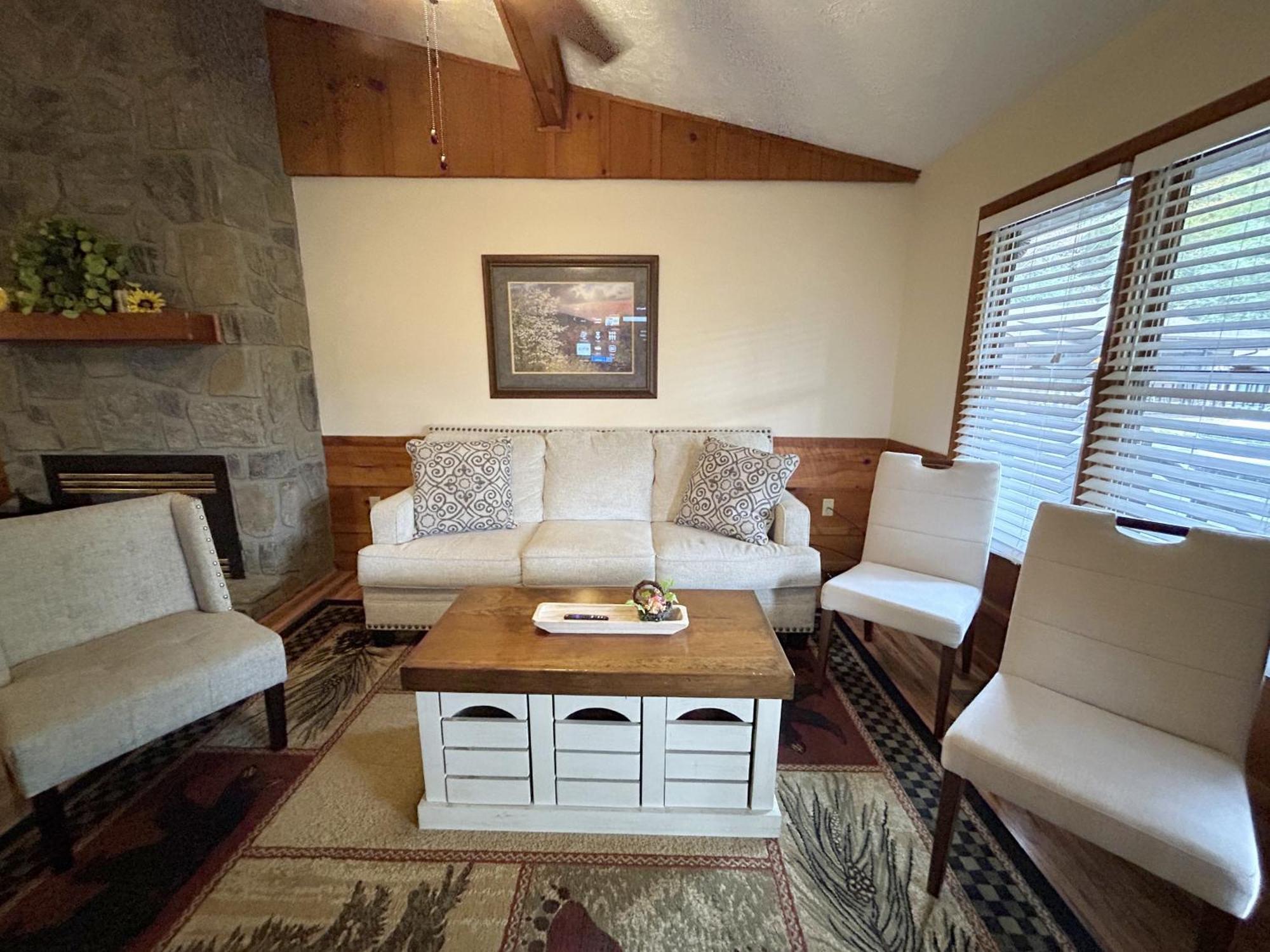 Tucked Away Cabin Pigeon Forge Εξωτερικό φωτογραφία