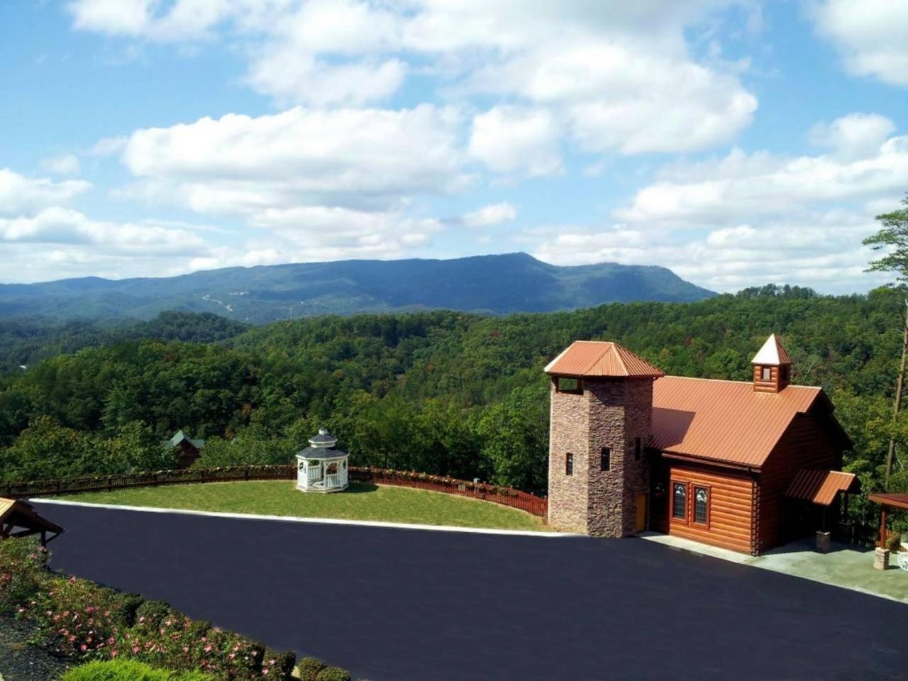 Tucked Away Cabin Pigeon Forge Εξωτερικό φωτογραφία